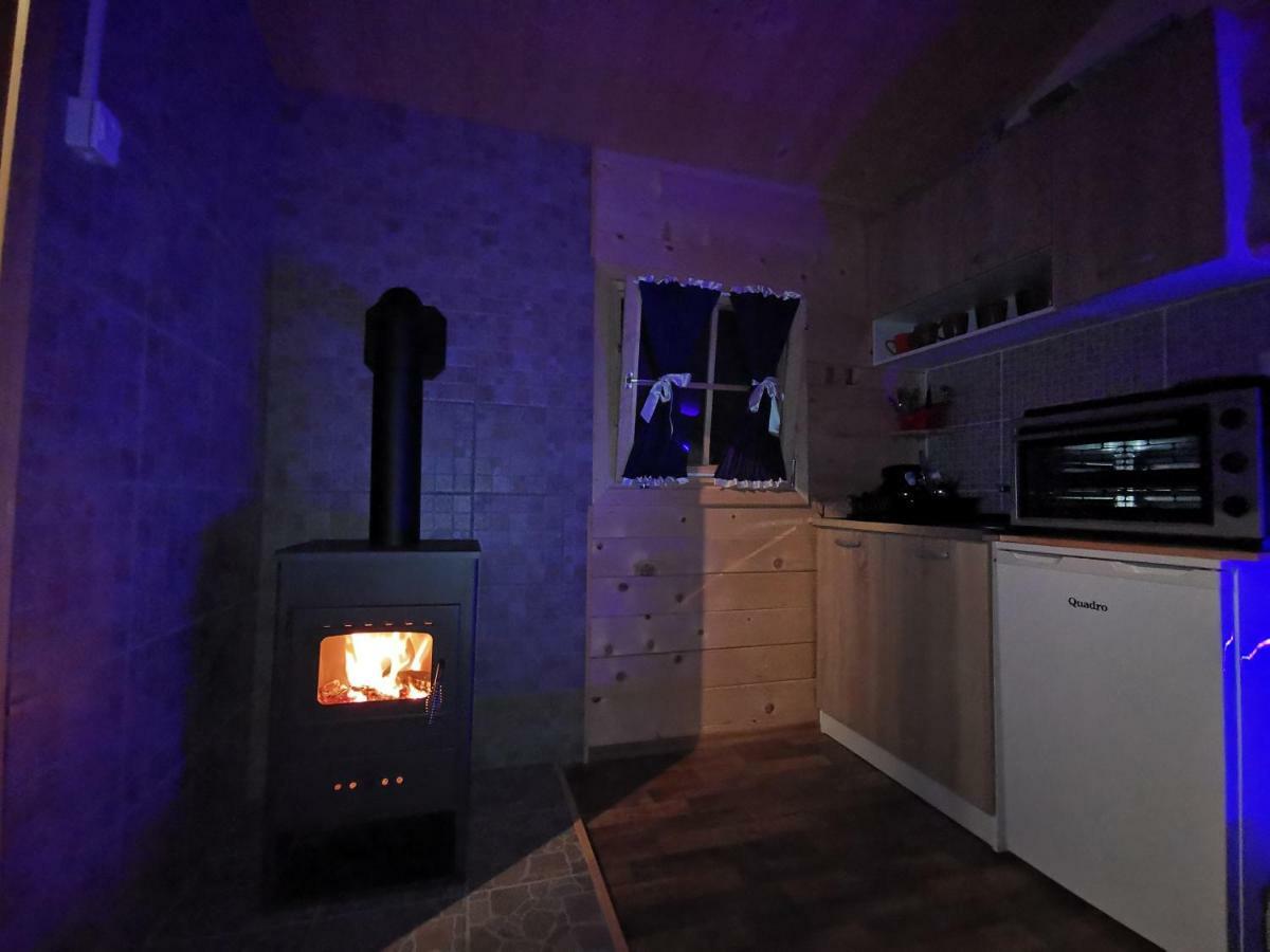 Cottage La Sierra With Jacuzzi Korenica Eksteriør billede
